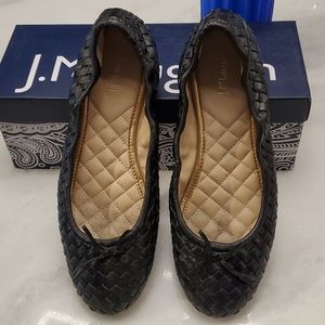 Never worn Classic black ballet flats barely worn